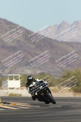 media/Oct-30-2025-Racers Edge (Thu) [[dabbdaf680]]/3-B Group/Session 2 (Turn 14)/